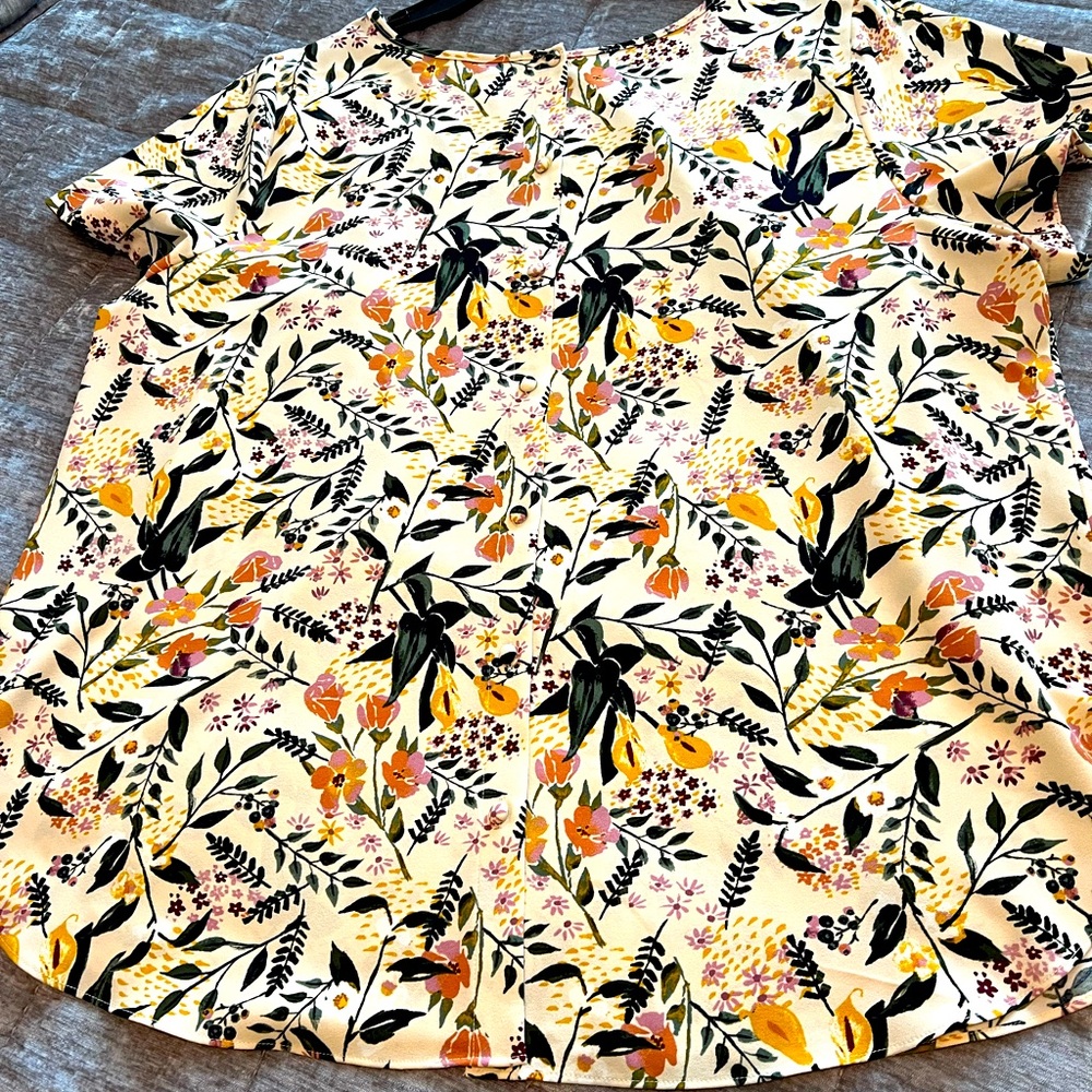 Ava & Viv womens plus size 2X top Yellow color with floral designs